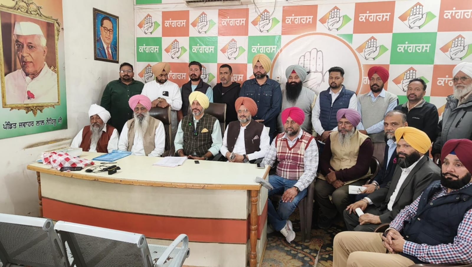 कांग्रेस पार्टी द्वारा अपने कार्यकाल में बनाई गई सड़कों की लिस्ट पेश करते हुए पूर्व विधायक ने हल्का विधायक को ग्यासपुरा को गुरु घर आने की दी चुनौती 