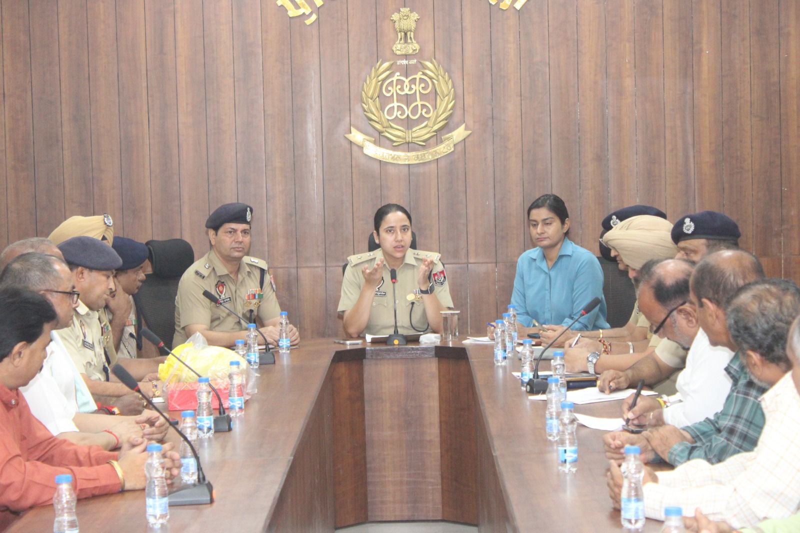 खन्ना में जन्माष्टमी को लेकर एसएसपी डा. दर्पण आहलूवालिया ने की विशेष बैठक
